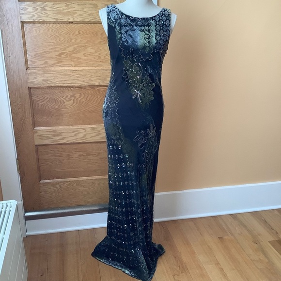CARTISE COUTURE Black & Green Silk & Velvet Dark Floral Formal Gown - Picture 2 of 16